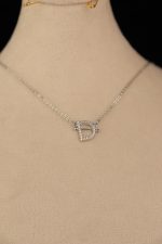 کردنبند پلاک ثابت جواهری حرف دی کد ۱۰۴۵ - تصویر 2