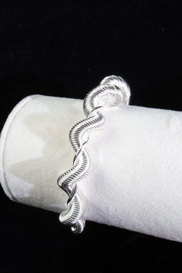 Spring Twist Bangle | بنگل فنر پیچ - تصویر 4