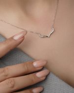 گردنبند پلاک ثابت شاخ گوزن نگین دار