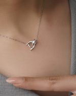 کردنبند پلاک ثابت جواهری حرف دی کد ۱۰۴۵